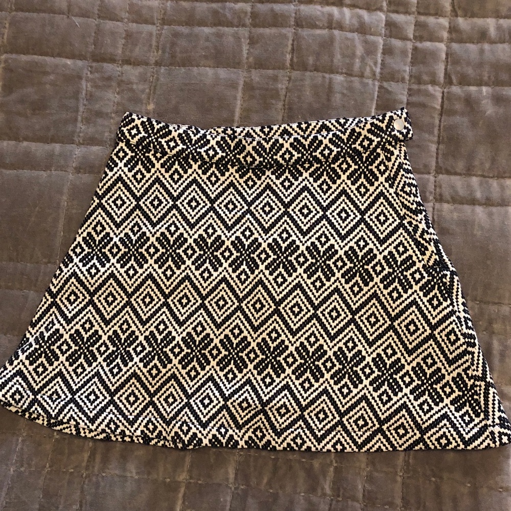 Chelsea and Violet Black and White Skirt